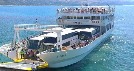 Ferry de passageiros na rota Vasiliki, Lefkada–Fiskardo, Kefalonia